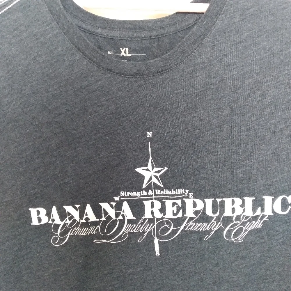 Banana Republic Men's Navy and White Short Sleeve Logo Graphic Tee Shirt XL